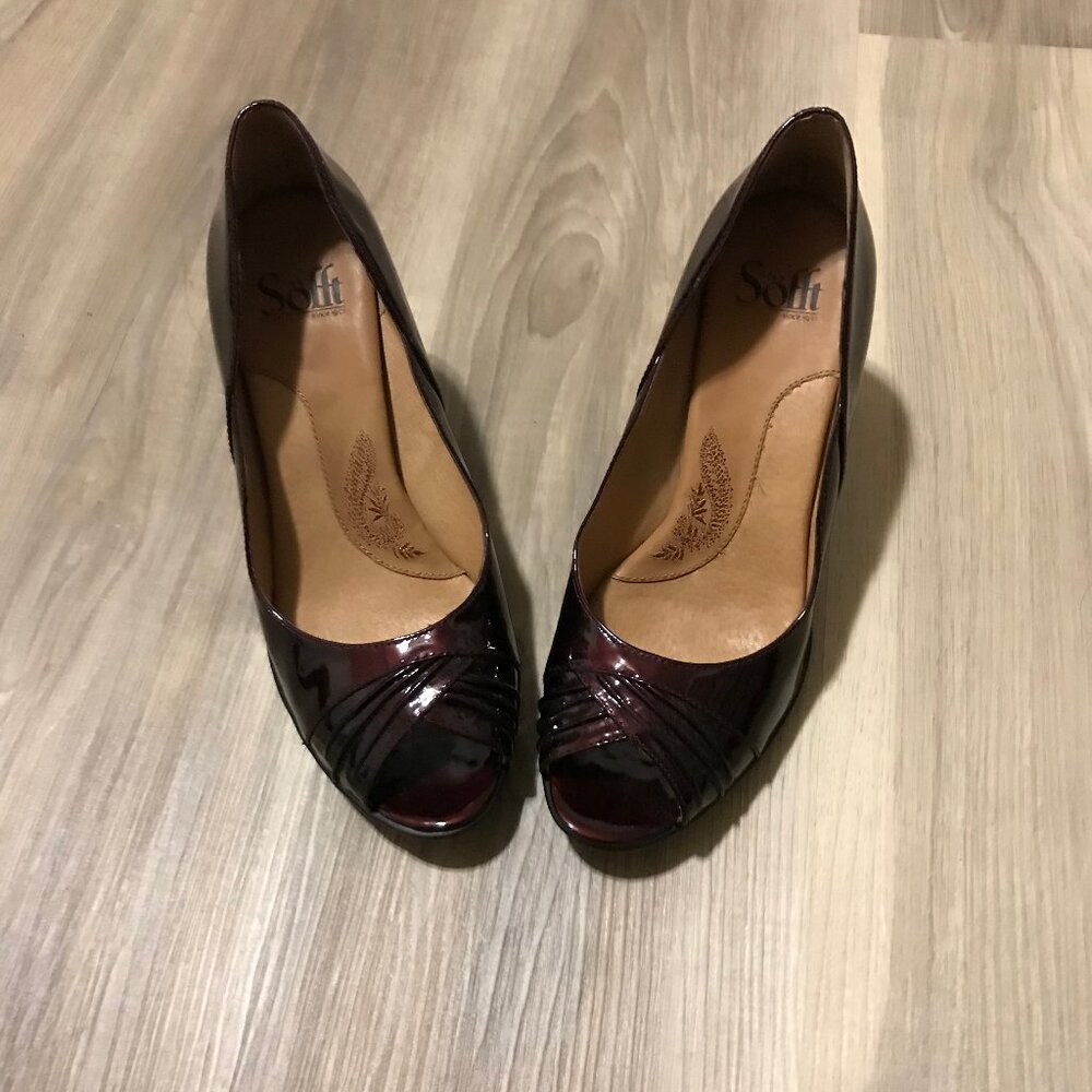Sofft Ladies Burgundy Patent Leather Shoes Size 9